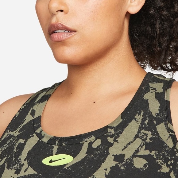 NWT Nike Dri-FIT One Luxe Icon Clash Women's Training Tank (Plus Size) Camo - Picture 2 of 8